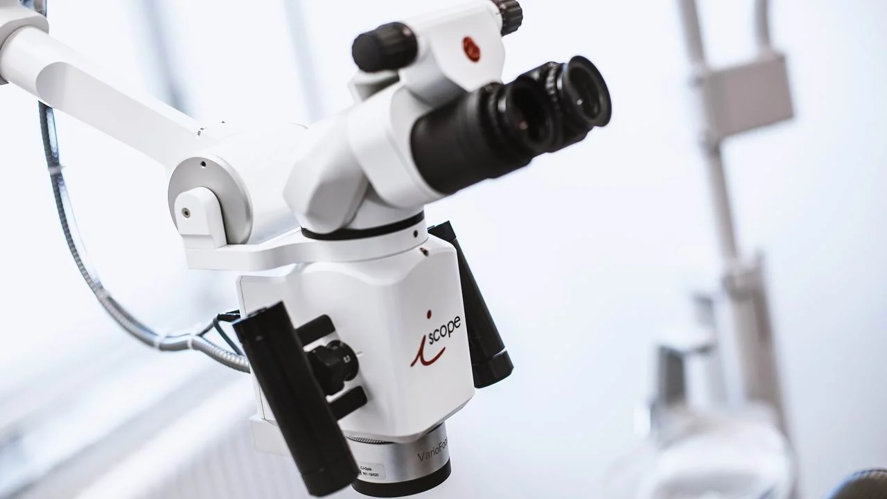 Dentalmikroskop - Zahnarztpraxis Ettlingen